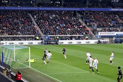 Heerenveen helpt een handje met een eigen goal. © De Brouwer